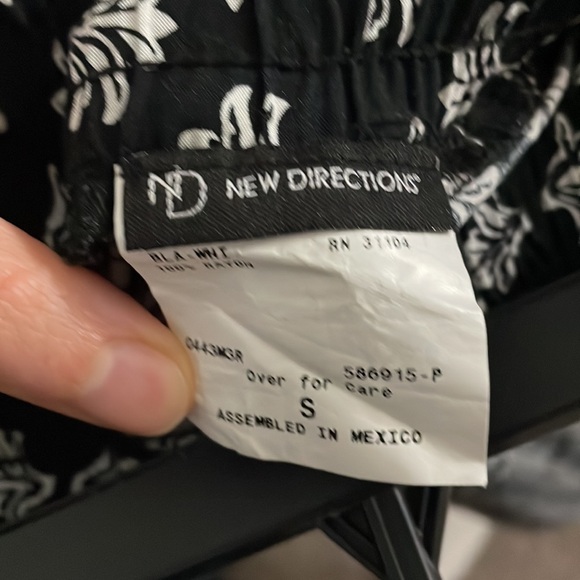 New directions patterned float pants - Picture 2 of 2